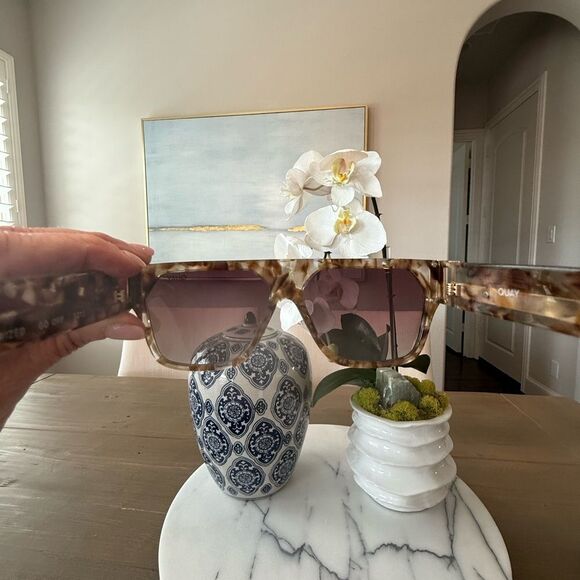 NWOT QUAY AUSTRALIA
X Saweetie Go Off 146mm Flat Top Polarized Shield Sunglasses - Picture 6 of 6